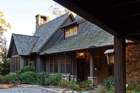 Charming Mountain Cottage - Home in the Mountains - The Cottage Journal Houses In Woods, Small French Cottage, Cottage Thatched Roof, Cottage Mountain, Cottage Ireland, Cottage Yellow, Guest House Cottage, Art Deco Cottage, Cottage Fairytale