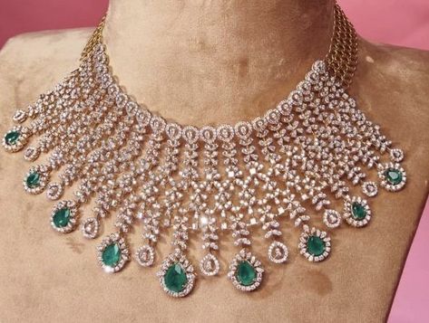 Dimond Neckless Jewelry Indian, Nackles Design, Emerald Diamond Choker, Necklace Designs Diamond, Simple Diamond Jewelry, Diamond Chokers, Unique Diamond Earrings, Ruby Necklace Designs, Diamond Earrings Indian