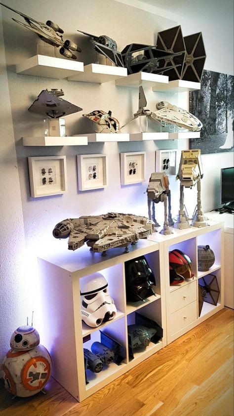 Star Wars Bedroom Decor, Star Wars Zimmer, Star Wars Room Decor, Decoracion Star Wars, Geek Room, Star Wars Bedroom, Nerd Room, Star Wars Room, Lego Display