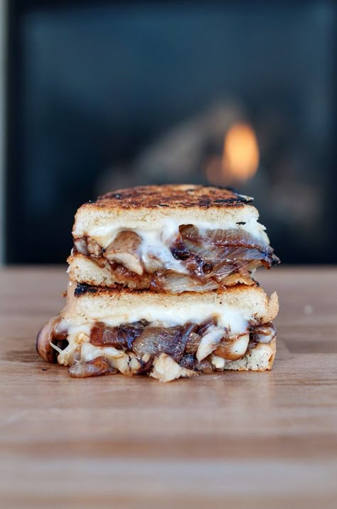 omg this makes me want to cry, it looks SO GOOD -- Caramelized Onion & Mushroom Brie Grilled Cheese Mushroom Brie, Brie Grilled Cheese, Caramelized Onions And Mushrooms, Gourmet Sandwiches, Grilled Cheese Sandwiches, Caramelized Onion, Sandwiches And Wraps, Think Food, Soup And Sandwich