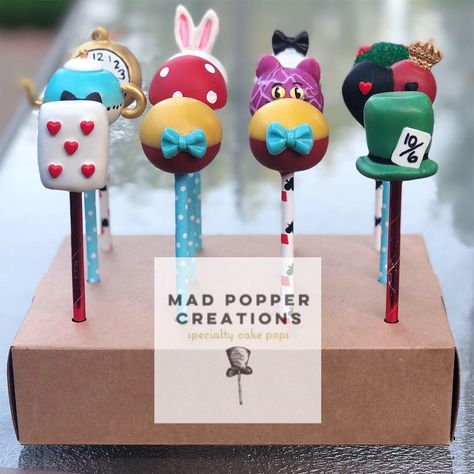 Alice In Wonderland Cakepops, Alice In Wonderland Treat Table, Alice In Wonderland Cake Pops, Alice In Wonderland Desserts, Alice In Wonderland Cake, Disney Dessert Recipes, Disney Cake Pops, Tea Party Cupcakes, Alice In Wonderland Props