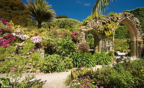 Tresco, perfect picnicing spot #perfectpicnic #joules Europe Sightseeing, Tresco Abbey Gardens, Devon And Cornwall, Coastal Gardens, Cornwall England, Holiday Guide, Isles Of Scilly, Public Garden, Travel Activities