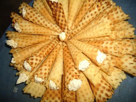 Trubochki Recipe, Professional Recipes, Wafer Rolls, Wafer Cookies, Rolls Recipe, Girl Scouts, Different Shapes, A Fan, Pastry