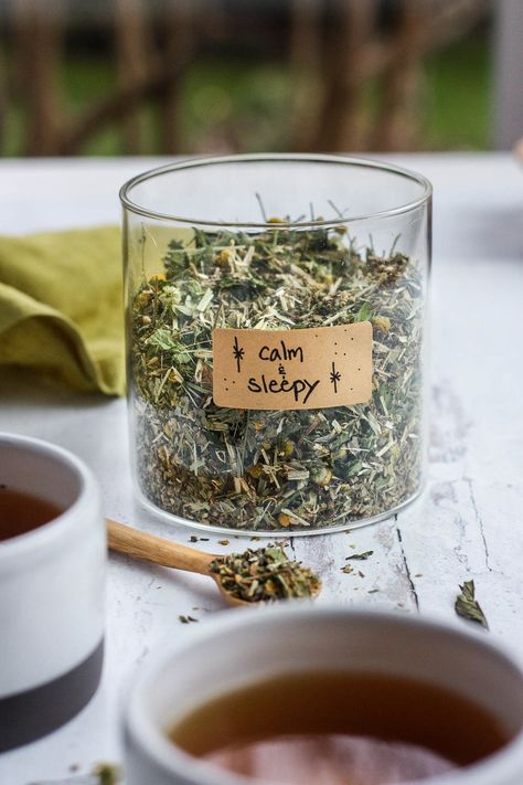 Herbal Tea Recipes, Roasted Dandelion Root, Tea Blends Recipes, Dandelion Jelly, Sleep Tea, Healing Tea, Herbal Teas Recipes, Healthy Cholesterol Levels, Liver Support