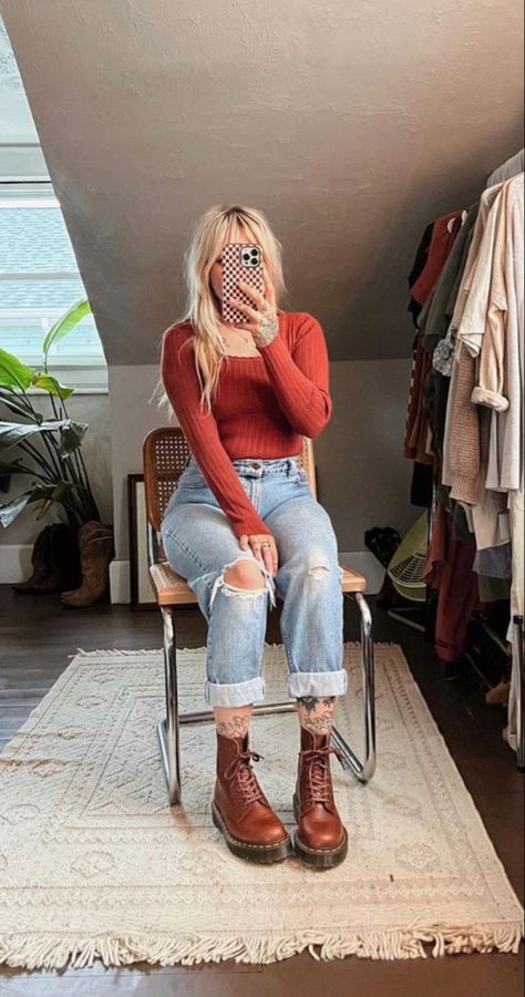 Cozy Alt Outfit, Santa Cruz Outfit Ideas, Button Up With Jeans, Jeans And Docs, Autumn Outfits Curvy, Cold Fashion, Cosy Outfit, Boho Chic Outfits, Outfit Inspo Fall