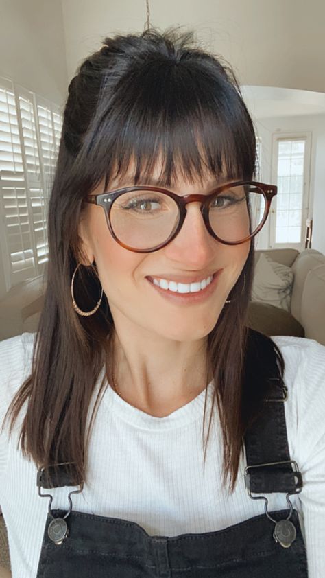 Shag Bangs With Glasses, Thick Bangs Round Face, Straight Bangs With Glasses, Bangs With Medium Hair Glasses, Short Haircuts With Glasses, Hairstyles With Glasses Medium, Long Hair With Bangs And Glasses, Haircuts With Glasses, Styles Of Bangs