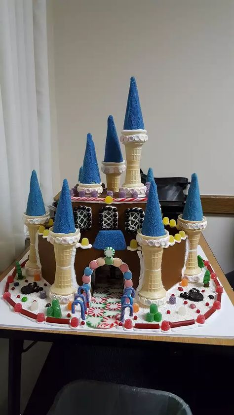 Gingerbread House - Imgur Castle Gingerbread House, Disney Gingerbread House, Graham Cracker Gingerbread House, Gingerbread Castle, Homemade Gingerbread House, Advent Calendar Diy, Castle Crafts, Ginger Bread House Diy, Cool Gingerbread Houses