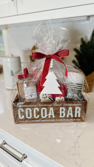 Hot Choc Gift Ideas, Holiday Hot Cocoa Gift Ideas, Christmas Gift Basket Ideas For Work, December Gift Basket Ideas, Adult Hot Cocoa Gift Basket, Hot Cocoa Box Gift Ideas, Christmas Coffee Gift Basket, Hot Drink Gift Basket Ideas, Hot Choc Gift Basket