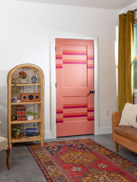 How to make your hollow core doors look expensive when you're on a budget. Bathroom Door Painting Ideas, Accent Doors Interior, Paint Doors Interior, Painted Interior Door, Hollow Core Door Makeover, Rose Bathroom, Hollow Core Door, Accent Paint, Painted Interior Doors