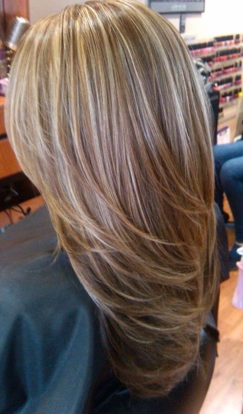 Light blonde highlights on medium brown hair Long Layered Haircuts, Hair Color Highlights, Hair Color And Cut, Hair Envy, Great Hair, Hair Skin, Hair Dos, Blonde Highlights, Gorgeous Hair