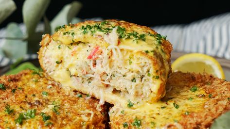 These thick, crab-forward crab cakes are deep-fried and served with a rich hollandaise sauce. Fried Crab Cakes, Oven Baked Rice, Fried Crab, Crab Cakes Easy, Crab Cake Recipes, Crab Cake Recipe, Red King, Sauce Hollandaise, Crab Cake