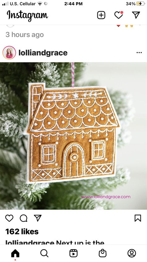 Felt Christmas House Ornaments, Embroidered Gingerbread House, Gingerbread House Felt Ornament, Felt Gingerbread House Ornament, Gingerbread House Embroidery, Felt Gingerbread House, Gingerbread House Ornament, Diy Felt Christmas Ornaments, Gingerbread Christmas Decor