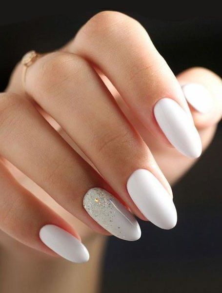 20 Elegant White Nail Designs To Copy in 2020 - The Trend Spotter White Almond Nails, Stars Nails, Nails March, White Gel Nails, January Nails, Art Hacks, White Acrylic Nails, Almond Nails Designs, White Nail Designs