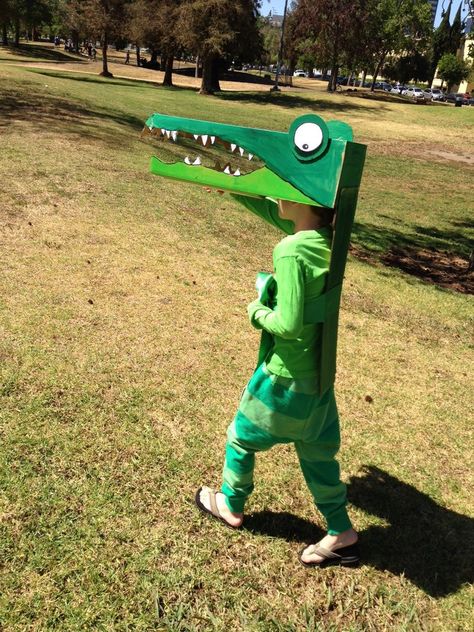 Paper Mache Crocodile Head, Diy Alligator Costume, Crocodile Costume Diy, Costume Portfolio, Alligator Costume, Crocodile Craft, Crocodile Costume, Peter Pan Costumes, Dino Costume