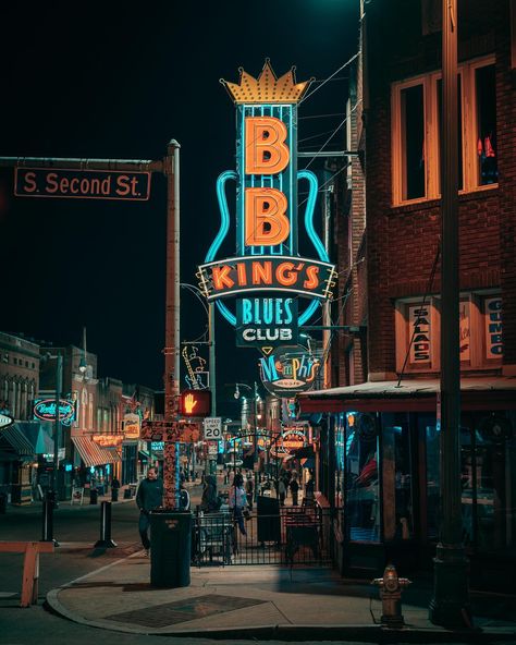 B.B. King’s Blues Club - Memphis, Tennessee . . . . . #everything_signage #signmongers #signcollective #gas_food_lodging #signgeeks #rous_roadsigns #signofgrime #ig_signage #signhunters #rsa_streetview #ipulledoverforthis #vintage_signage #country_features #mybest_shot #rustlord_unity #wow_america #allterrains_transpo #icu_usa #trb_rural #signsunited #historicpreservation #signlovers #vintagesigns #roadsideamerica #accidentallywesanderson Vintage Signage, Vintage Neon Signs, Vintage Neon, Instagram B, Memphis Tennessee, Hotel Motel, White Car, Posters Framed, Old Signs