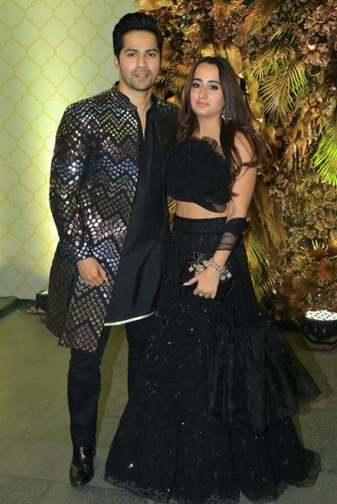 Black Outfit For Sangeet Men, Cocktail Outfit For Groom, Tuxedo For Sangeet, Sangeet Night Outfit For Men, Groom Cocktail Attire, Sangeet Outfit For Men Western, Cocktail Party Outfit Men Night, Mehendi Outfits For Men, Cocktail Dress For Men