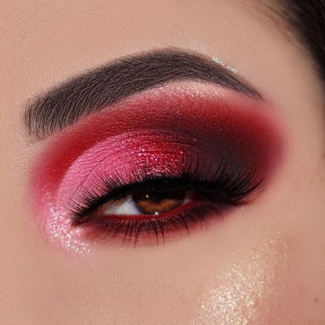 Red Eyeshadow Makeup, Red Eyeshadow Look, Red Makeup Looks, Pink Eyeliner, Pink Eyeshadow Look, Red Eye Makeup, Bright Eyeshadow, Makeup Wallpapers, Eyelashes Makeup