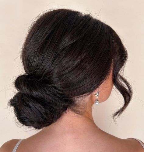 Classy Bun for Long Thick Hair Pretty Updo Hairstyles, Updo Hairstyles For Long Hair, Simple Bun, Updos For Short Hair, Cute Bun Hairstyles, Curly Bun Hairstyles, Classic Wedding Hair, Creative Hair Color, Hair Adviser