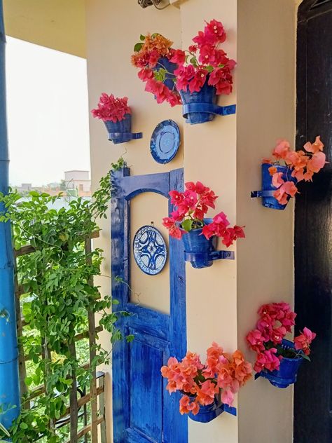 Moroccan Balcony Decor, Moroccan Balcony Ideas, Greek Balcony, Spanish Garden Ideas, Moroccan Outdoor Decor, Moroccan Balcony, Colourful Rooms, Studio Renovation, Backyards Ideas