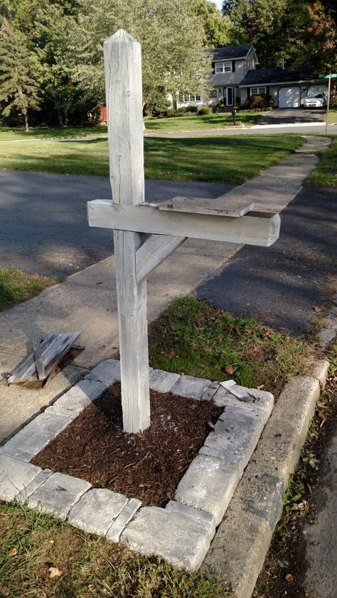 Mailbox Planter, Driveway Entrance Landscaping, Mailbox Garden, Mailbox Makeover, Wood Edging, Mailbox Landscaping, Diy Mailbox, Front Yards Curb Appeal, Mailbox Ideas