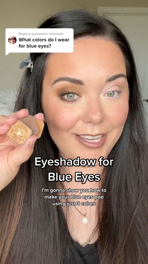 Blue Eyes Eyeshadow Colors, Seint Eyeshadow Combos For Blue Eyes, Eye Shadow For Blue Eyes, Make Blue Eyes Pop, Pro Makeup Tips, Eye Trends, Blue Eyeshadow Looks, Blue Eyes Pop, Pop Art Makeup