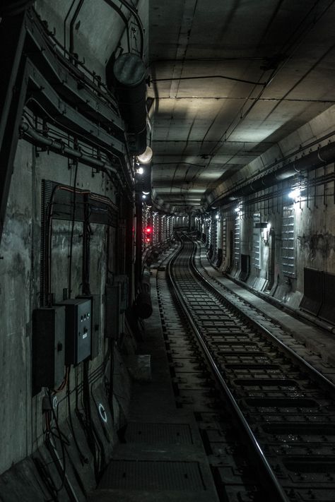 underground Ville Cyberpunk, Apocalypse Aesthetic, Sci Fi Environment, Cyberpunk City, Have Inspiration, Post Apocalypse, City Aesthetic, Sci Fi Art, Abandoned Places