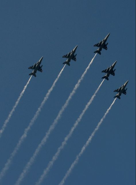 The Indian Air Force's Sukhoi-30 aircraft fly past during the Republic Day parade in New Delhi January 26, 2013. https://www.facebook.com/photo.php?fbid=318034204983812 Indian Air Force Aesthetic, Republic Day Aesthetic, Air Force Aesthetic, Defence Quotes, Pilot Aesthetic, Aircraft Photography, Republic Day Parade, Air Force Pictures, National Defence Academy