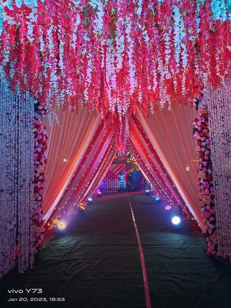 Bappa Decoration, Path Way, Wedding Gate, Indian Bride Poses, Diy Backyard Wedding, Gate Decoration, Birthday Banner Background, Wedding Entrance Decor, Mandap Decor