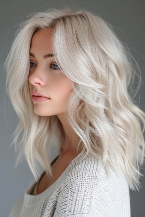 Blonde Lowlights, Summer Blonde Hair, Platinum Blonde Hair Color, Blonde Hair Transformations, Short Silver Hair, White Blonde Hair, Light Blonde Hair, Blonde Hair Inspiration, Blonde Hair Shades