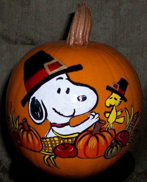 painted halloween pumpkins | Monica's Painted Pumpkins: Snoopy Thanksgiving Woodstock Thanksgiving, Disney Pumpkin Painting, Halloween Pumpkin Crafts, Creative Pumpkin Painting, Woodstock Snoopy, No Carve Pumpkin Decorating, Pumpkin Decorating Contest, Disney Pumpkin, Halloween Pumpkin Designs