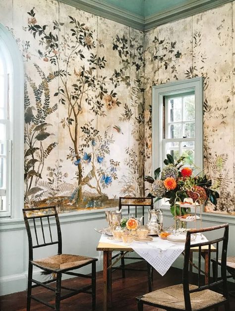 Garden Pavilion, Chinoiserie Wallpaper, Inspire Me Home Decor, Bad Design, Beautiful Interiors, Tea Room, Floral Wallpaper, Bed Design, China Cabinet