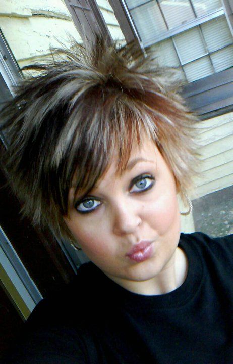 Mahogany and Blonde Short cut Short Hair Spikey, Short Hair Bob With Bangs Choppy Layers, 2000s Spikey Hair, Punk Pixie Haircut For Round Faces, Shaggy Messy Short Hair, Punk Spiky Hair, Emo Spike Hair, 70 Short Shaggy Spiky, Liberty Spikes Short Hair