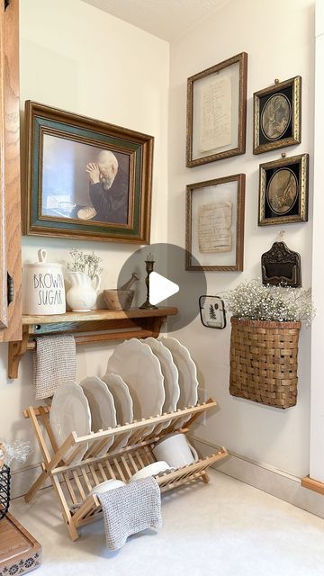 De Caggiano Doria 🤎| Cozy Home & Interiors on Instagram: "Just a little sneak peak at our cozy kitchen corner using a mix of thrifted goods and new 🫶🏼  wanted to give this sweet little spot a mini gallery wall , it’s my favorite spot in the house as it overlooks a beautiful view from our kitchen sink and was the perfect place to hang my grandmas handwritten recipes 🫖  this made me super happy and it’s so cozy 🕯️🍂🤎☕️  Home advice| Views | Home Style | Farmhouse | Cottage | Vintage Home | Victorian Home | Transitional | Neutral colors | Home Decor | cottage style | old home | small home | cozy | simple decor | cozy interiors | interior design | home trends | tablescape | Antiques | woods and whites | moody interiors | thrifted |  . .  . . .  #cottagestyle #cottagecore #cozyhome #mycou Mini Gallery Wall, Thrift Decor, Home Victorian, Mini Gallery, Home Decor Cottage, Cozy Interiors, Farmhouse Pantry, Moody Interiors, Cottage Vintage