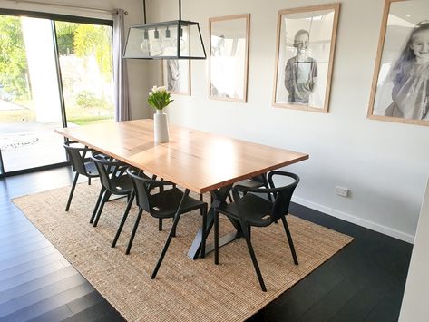 Dining Table With Black Chairs, Table With Black Chairs, Kitchen Birch, Black Ikea Kitchen, Ideas Comedor, Light Oak Dining Table, Dining Room Glam, Black Dining Room Table, Oak Dining Room Table