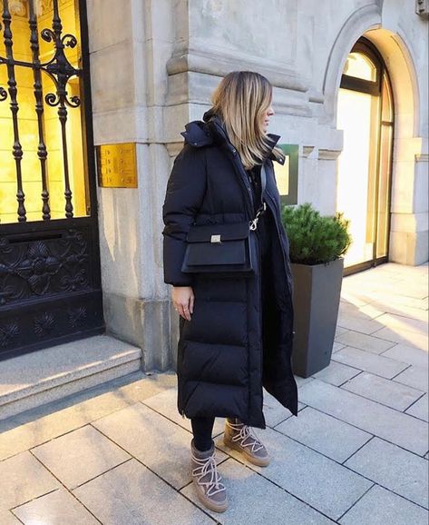 Long Puffer Coat Outfit, Winter Outfits Chic, Venice Style, Paris Fits, Puffer Coat Outfit, Puffer Outfit, Fw 2022, Winter Mode Outfits, Winter Outfits Warm