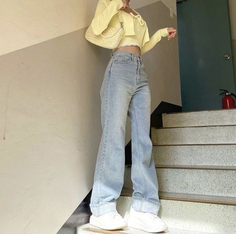 Spring Clothes Aesthetic, Cute 2000s Outfits, Fall Winter Makeup, Comfy Minimalist, Formal Streetwear, Clothes Teen, Business Casual Jeans, Grunge Tops, Outfits Pastel