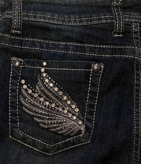 Rhinestone Jean Pockets, Diy Bedazzled Jeans, Diy Rhinestone Jeans, Rhinestone Jean Shorts, Jeans With Jewels, Dark Jeans Outfit, Diy Jean Shorts, Sparkle Jeans, Bedazzled Jeans