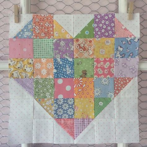 Quilting Digest, Heart Quilt Pattern, Patchwork Heart, Scrappy Quilt Patterns, Quilt Square Patterns, Quilt Care, Scrap Quilt Patterns, Beginner Quilt Patterns, Patchwork Quilt Patterns