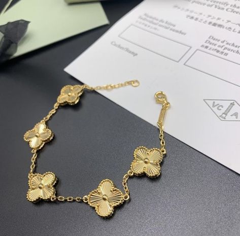 High Luxury Jewelry, Van Cleef Alhambra Bracelet, Cleef And Arpels Jewelry, Vca Bracelet, Jewelry Van Cleef, Jewelry Preppy, Van Cleef Alhambra, Alhambra Bracelet, Gold Vans