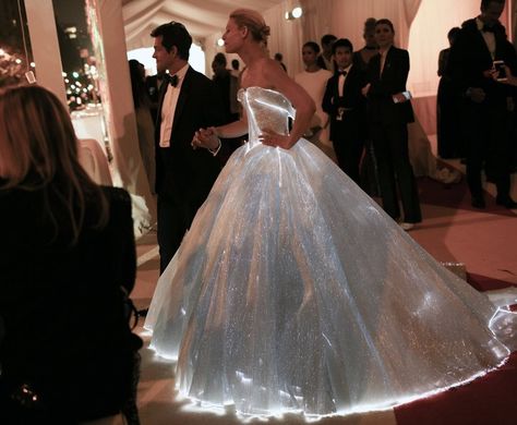 Fiber optic dress Fiber Optic Dress, Light Up Dresses, Led Clothing, Claire Danes, 파티 드레스, Stephen Colbert, Gala Dresses, Zac Posen, Gorgeous Gowns