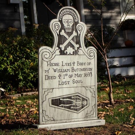 I made a replica of Billy's tombstone from the movie Hocus Pocus. - Album on Imgur Hocus Pocus Halloween Decor, Tombstone Diy, Billy Butcherson, Hocus Pocus Party, Halloween Mantle, Halloween Hocus Pocus, Halloween 2015, Halloween 2019, House Diy