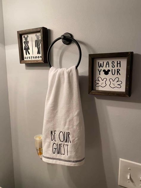 Disney Themed Bathroom Ideas, Disney Theme Bathroom Ideas, Disney Inspired Bathrooms, Disney Living Room Ideas, Modern Disney Home Decor, Disney Themed Guest Room, Disney Theme Bathroom, Modern Disney Bathroom, Disney Home Ideas