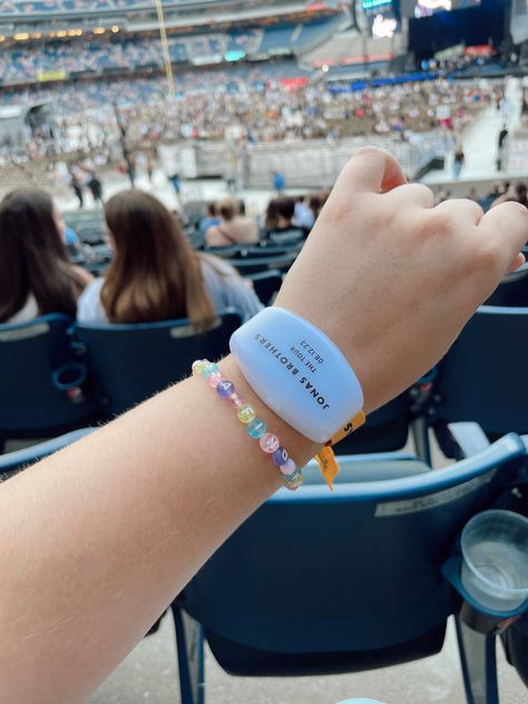 Light Up Bracelet, Jonas Brother, Concert Outfit Ideas, Yankee Stadium, Preppy Aesthetic, Jonas Brothers, Concert Outfit, Light Up, Outfit Ideas