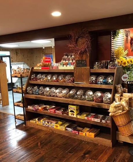 Country Store | Old Bishop Farms Old Store Interior, Country Store Display Ideas, Mercantile Store Ideas, Farm Store Ideas, Farm Market Ideas, Country Store Display, Pallet Craft, Wood Pallet Crafts, Grain Store