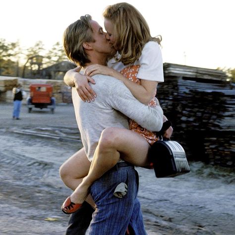 🍒 shared a photo on Instagram: “Allie & Noah, ‘The Notebook’, 2004.” • See 5,291 photos and videos on their profile. Rachel Mcadams The Notebook, Ryan Gosling And Rachel Mcadams, Allie And Noah, The Notebook 2004, Lying Game, Gena Rowlands, Райан Гослинг, Cute Couples Cuddling, Cute Couple Quotes