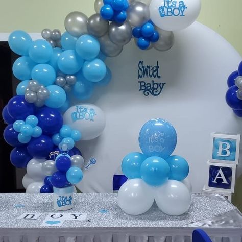 Round arch with blue and white balloons and head table full decor Blue Balloon Garland, Blue Balloon, Baby Blues, Blue Balloons, Blue Teal, Balloon Garland, Shades Of Blue, Baby Blue, Royal Blue