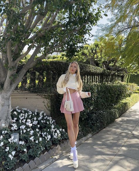 Pink Mini Skirt Outfit, Pink Skirt Outfits, Soft Feminine Outfits, Feed Insta, Coquette Girl, Fasion Outfits, Pink Mini Skirt, Fits Inspo, Miniskirt Outfits