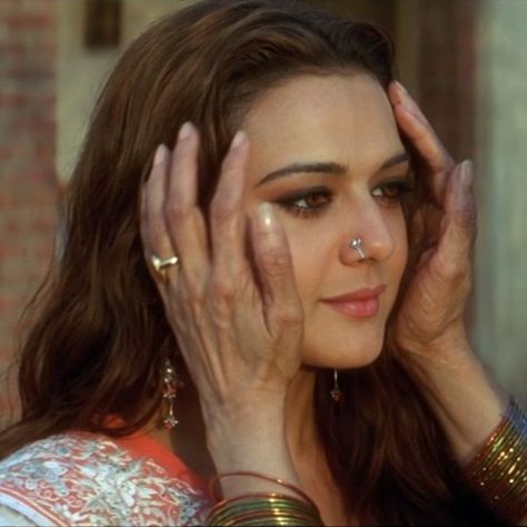 Pretty Zinta, Vintage Bollywood Aesthetic, Preity Zinta, Bollywood Couples, Bollywood Outfits, Casual College Outfits, Vintage Bollywood, Zara Fashion, Princess Aesthetic