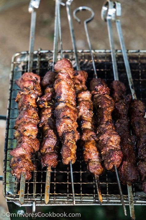 Xinjiang Lamb Skewers (新疆烤串, chuar) | The real-deal recipe that helps you cook exactly the way that Chinese street vendors do. Learn the best practices of choosing cuts, making the marinade, and grilling over charcoal. Asia Foods, Funky Food, Chinese Food Recipes, Asian Dinner, Fruit Kebabs, Grilled Foods, Lamb Skewers, Lamb Shank, Menu Recipes