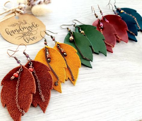 Рад поделиться последними новинками в моем магазине #etsy shop: Leather and suede earrings for women boho western feather leaf earrings for women brown orange dangle earring hand made craft unique jewelry https://etsy.me/3Uaydfh Suede Earrings, Cork Earrings, Earrings Pattern, Leather Jewellery, Make Earrings, Faux Leather Earrings, Handmade Wire Jewelry, Earring Patterns, Gorgeous Earrings